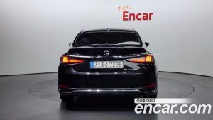Lexus ES Luxury Plus 2023 года из Южной Кореи