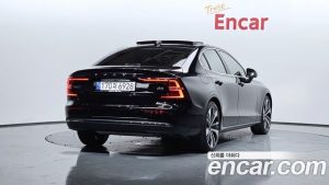 Volvo S60 B5 ULTIMATE Bright 2023 года из Южной Кореи