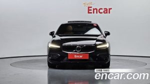 Volvo S60 B5 ULTIMATE Bright 2023 года из Южной Кореи