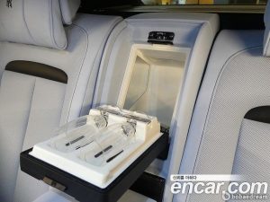 Rolls-Royce Cullinan 6.7 V12 Black Badge 2023 года из Южной Кореи