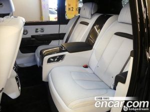 Rolls-Royce Cullinan 6.7 V12 Black Badge 2023 года из Южной Кореи
