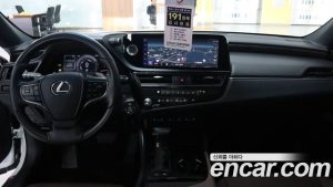 Lexus ES Luxury Plus 2025 года из Южной Кореи
