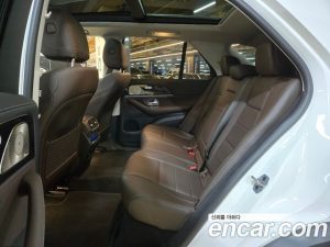 Mercedes-Benz GLE-Class GLE300d 4MATIC 2023 года из Южной Кореи