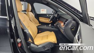 Volvo XC60 B5 ULTIMATE Bright 2023 года из Южной Кореи