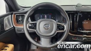 Volvo XC60 B5 ULTIMATE Bright 2023 года из Южной Кореи