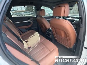 Audi Q8 e-tron 55 4WD 2024 года из Южной Кореи