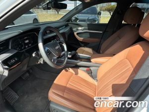 Audi Q8 e-tron 55 4WD 2024 года из Южной Кореи