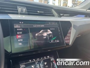 Audi Q8 e-tron 55 4WD 2024 года из Южной Кореи
