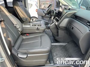Hyundai Staria L3.5 Tourer 11-Seater 2025 года из Южной Кореи