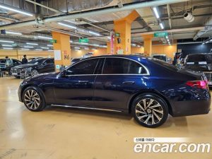 Mercedes-Benz E-Class E300 4MATIC Exclusive 2024 года из Южной Кореи