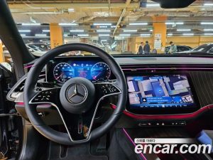 Mercedes-Benz E-Class E300 4MATIC Exclusive 2024 года из Южной Кореи