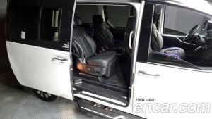 Hyundai Staria L3.5 Lounge 7-Seater 2025 года из Южной Кореи