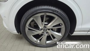 Genesis GV70 2.5T Бензин 2WD 2024 года из Южной Кореи