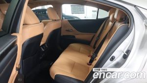 Lexus ES Luxury Plus 2025 года из Южной Кореи