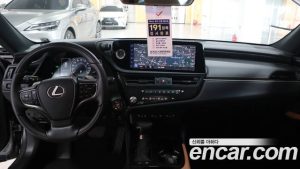 Lexus ES Luxury Plus 2025 года из Южной Кореи