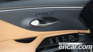 Lexus ES Luxury Plus 2025 года из Южной Кореи
