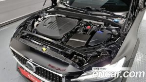 Volvo V60 B5 ULTIMATE AWD 2024 года из Южной Кореи