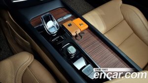 Volvo V60 B5 ULTIMATE AWD 2024 года из Южной Кореи