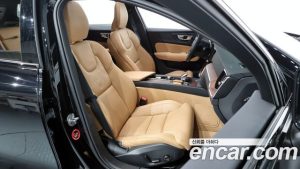Volvo V60 B5 ULTIMATE AWD 2024 года из Южной Кореи