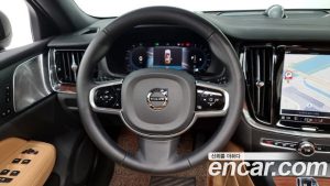 Volvo V60 B5 ULTIMATE AWD 2024 года из Южной Кореи