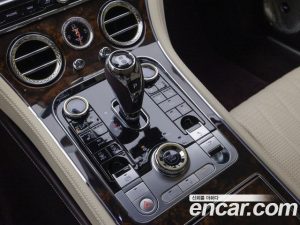 Bentley Continental 4.0 GT Azure 2024 года из Южной Кореи