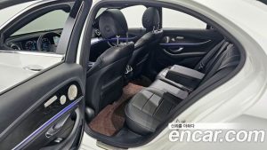 Mercedes-Benz E-Class E220d 4MATIC AMG Line 2023 года из Южной Кореи