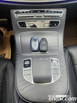 Mercedes-Benz E-Class E220d 4MATIC AMG Line 2023 года из Южной Кореи