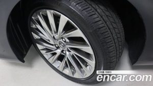 Lexus ES Luxury Plus 2025 года из Южной Кореи