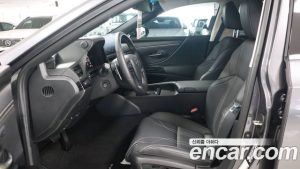 Lexus ES Luxury Plus 2025 года из Южной Кореи