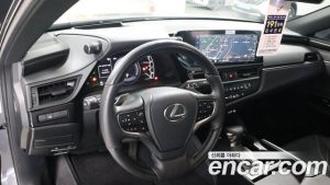 Lexus ES Luxury Plus 2025 года из Южной Кореи