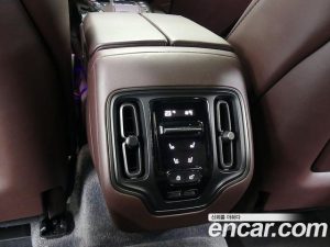 Astonmartin DBX 4.0 V8 707 2023 года из Южной Кореи