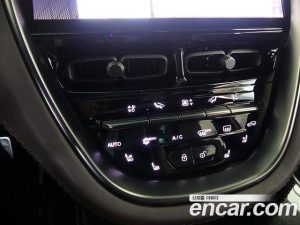 Astonmartin DBX 4.0 V8 707 2023 года из Южной Кореи