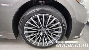 Lexus LS 3.5 Luxury AWD 2024 года из Южной Кореи