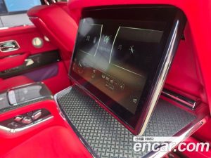 Rolls-Royce Cullinan 6.7 V12 Black Badge 2023 года из Южной Кореи