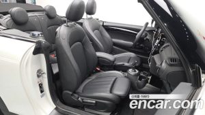 Mini Cooper Convertible Seaside Edition 2023 года из Южной Кореи