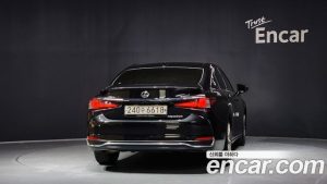 Lexus ES Luxury Plus 2023 года из Южной Кореи