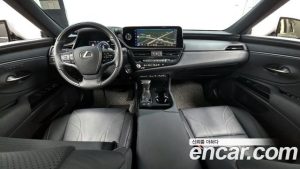 Lexus ES Luxury Plus 2023 года из Южной Кореи