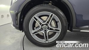 Mercedes-Benz GLC-Class GLC300e 4MATIC Coupe Premium Charger 2023 года из Южной Кореи