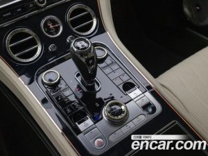 Bentley Continental 4.0 GT Azure 2024 года из Южной Кореи