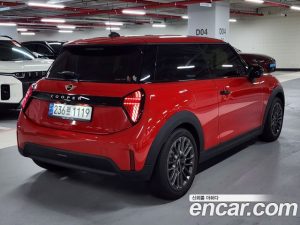 Mini Cooper ESSENTIAL 2025 года из Южной Кореи