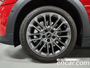 Mini Cooper ESSENTIAL 2025 года из Южной Кореи