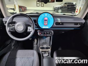 Mini Cooper ESSENTIAL 2025 года из Южной Кореи