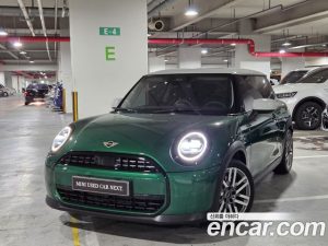 Mini Cooper CLASSIC 2025 года из Южной Кореи