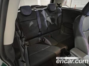 Mini Cooper CLASSIC 2025 года из Южной Кореи
