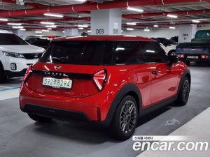 Mini Cooper ESSENTIAL 2025 года из Южной Кореи