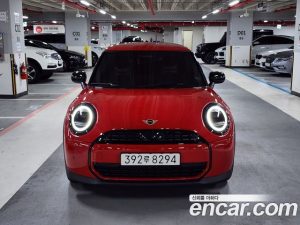 Mini Cooper ESSENTIAL 2025 года из Южной Кореи