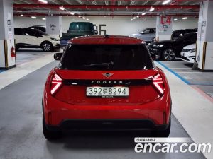 Mini Cooper ESSENTIAL 2025 года из Южной Кореи