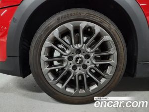 Mini Cooper ESSENTIAL 2025 года из Южной Кореи