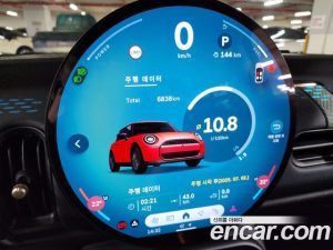 Mini Cooper ESSENTIAL 2025 года из Южной Кореи