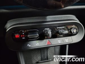 Mini Cooper ESSENTIAL 2025 года из Южной Кореи